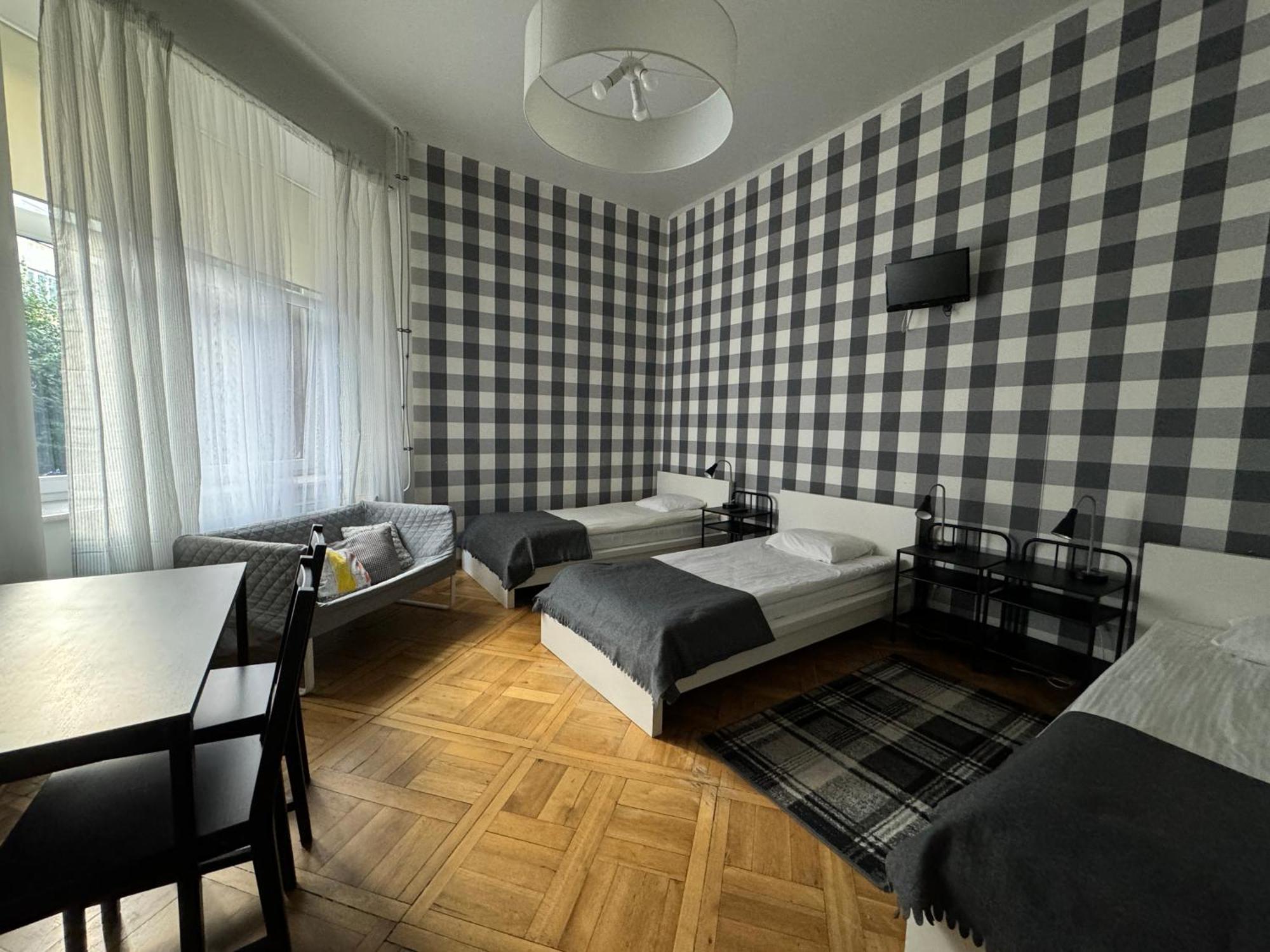 Cent Hostal *